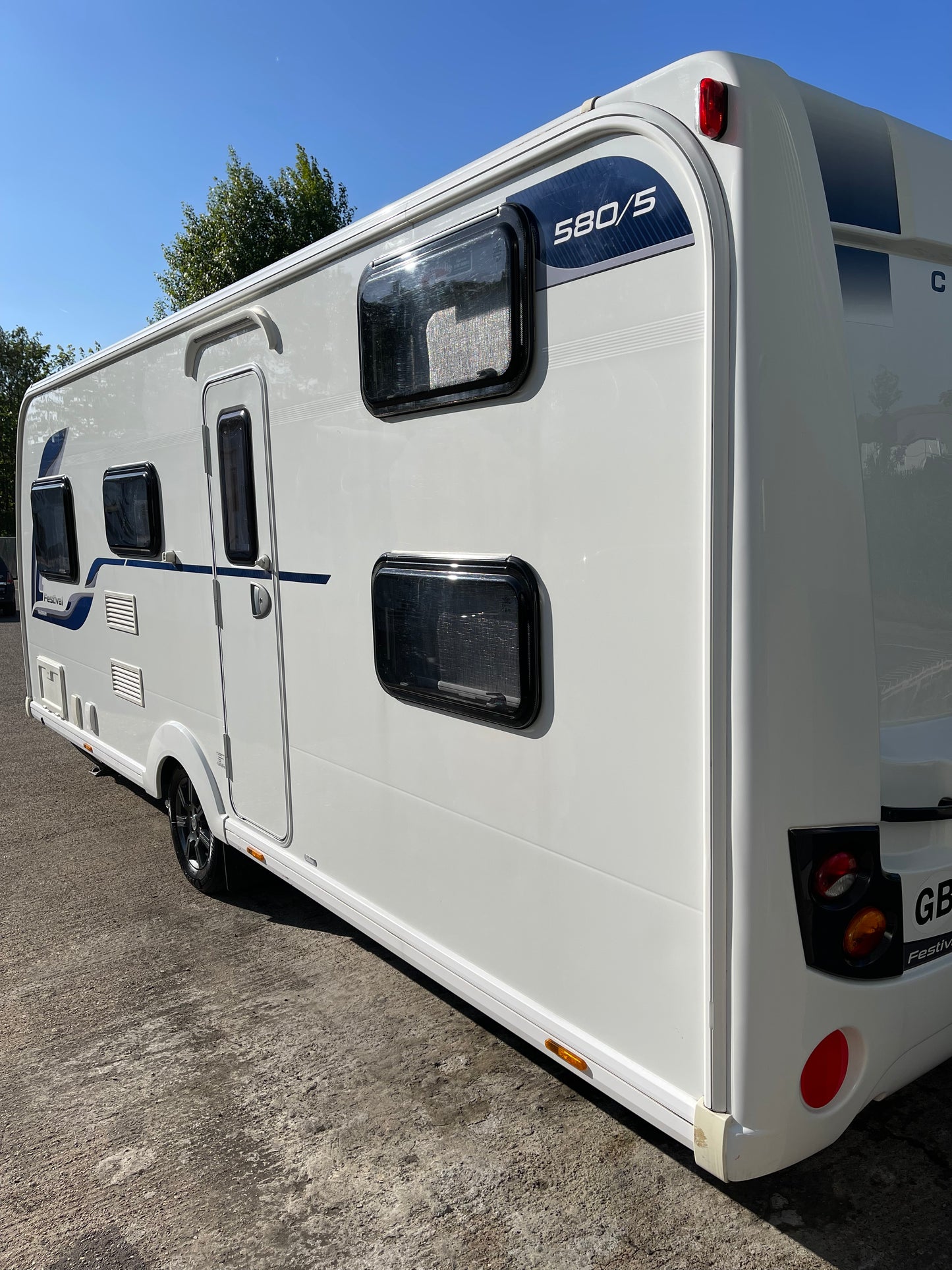 COACHMAN FESTIVAL 580/5 5 Berth ‘Fixed Bunks’
